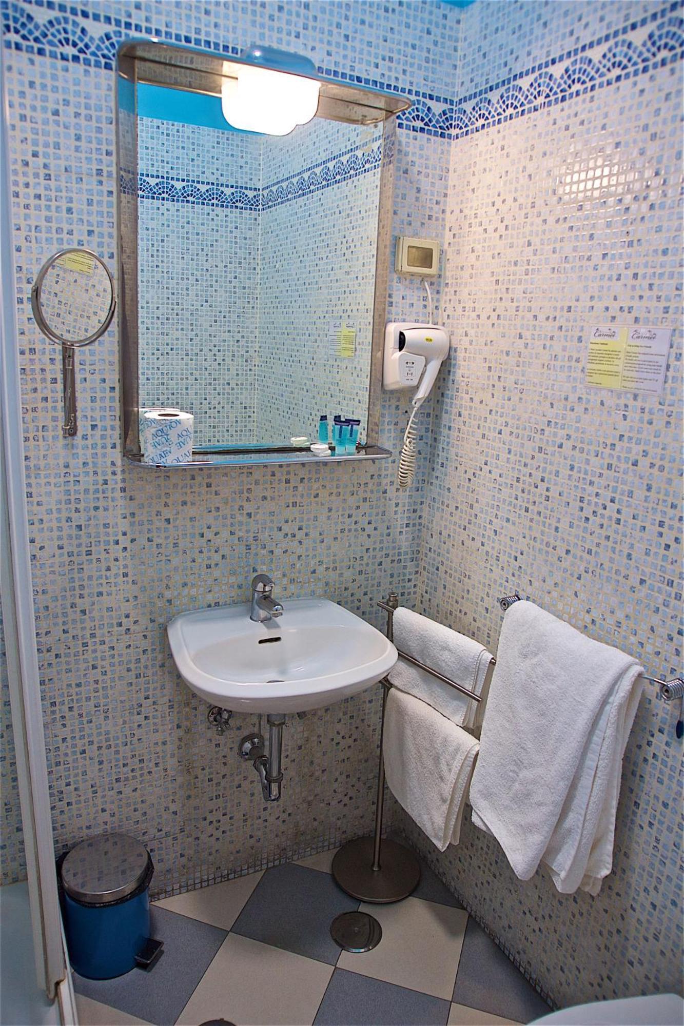 Carmel Hotel 2*